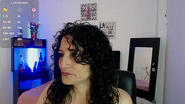 Snapshot of arianna_ros3 chatting on 09/17/25, 03:36 arianna ros3 online show from 09/17/25, 03:36