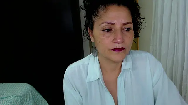 Snapshot of arianna_ros3 chatting on 06/07/26, 01:22 arianna ros3 online show from 06/07/26, 01:22
