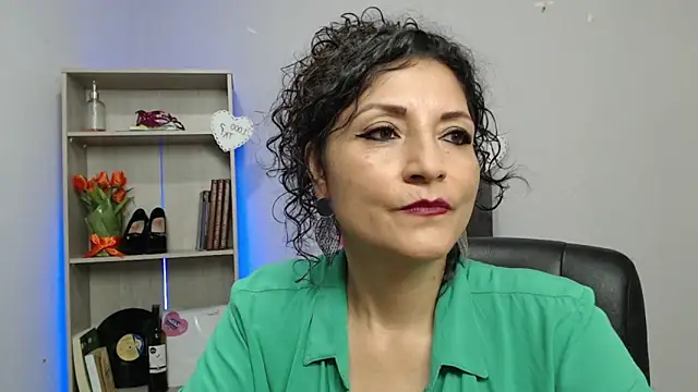 Snapshot of arianna_ros3 chatting on 03/12/25, 04:56 arianna ros3 online show from 03/12/25, 04:56