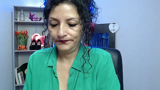 Snapshot of arianna_ros3 chatting on 03/17/25, 02:01 arianna ros3 online show from 03/17/25, 02:01
