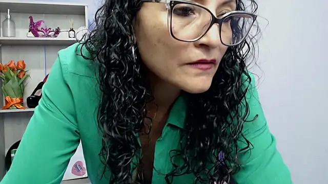 Snapshot of arianna_ros3 chatting on 03/20/25, 08:08 arianna ros3 online show from 03/20/25, 08:08