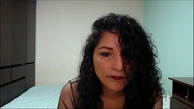 Snapshot of arianna_ros3 chatting on 10/08/25, 12:50 arianna ros3 online show from 10/08/25, 12:50