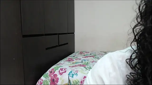 Snapshot of arianna_ros3 chatting on 10/06/25, 03:57 arianna ros3 online show from 10/06/25, 03:57
