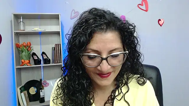 Snapshot of arianna_ros3 chatting on 03/11/25, 02:18 arianna ros3 online show from 03/11/25, 02:18