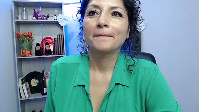 Snapshot of arianna_ros3 chatting on 03/17/25, 05:05 arianna ros3 online show from 03/17/25, 05:05