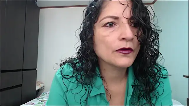 Snapshot of arianna_ros3 chatting on 10/13/25, 02:18 arianna ros3 online show from 10/13/25, 02:18