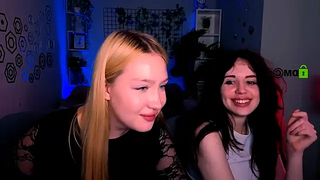 Snapshot of playful_sophie chatting on 06/08/26, 01:28 playful sophie online show from 06/08/26, 01:28