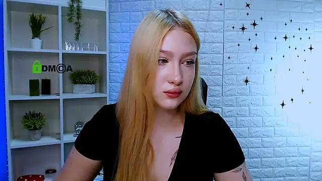 Snapshot of playful_sophie chatting on 06/04/26, 08:02 playful sophie online show from 06/04/26, 08:02