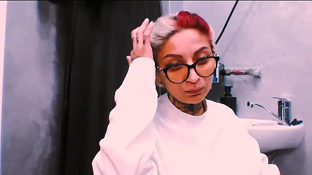 Lucky Deniz online show from 11/23/25, 10:03