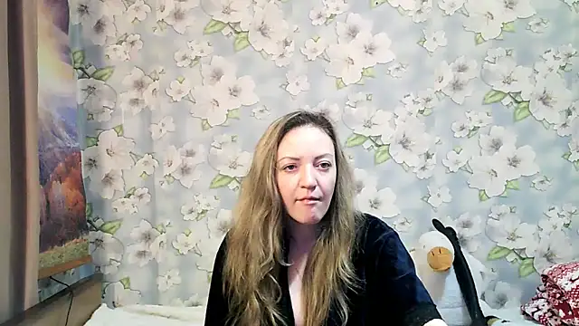 Snapshot of KattyLuuu chatting on 10/11/25, 08:32 KattyLuuu online show from 10/11/25, 08:32
