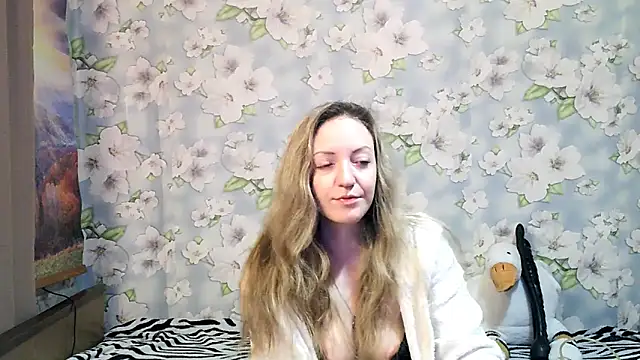 Snapshot of KattyLuuu chatting on 10/10/25, 08:31 KattyLuuu online show from 10/10/25, 08:31