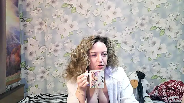 KattyLuuu online show from 11/01/25, 08:57