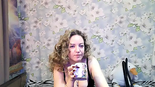 Snapshot of KattyLuuu chatting on 10/09/25, 09:04 KattyLuuu online show from 10/09/25, 09:04
