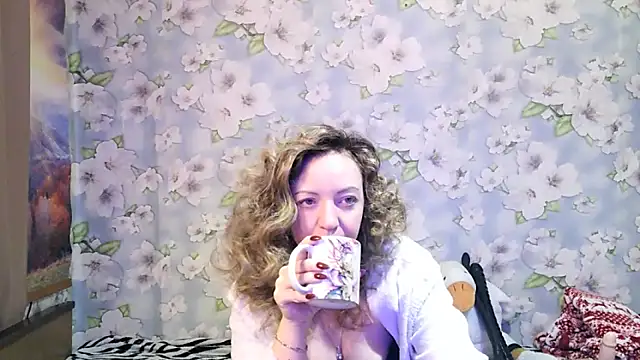 KattyLuuu online show from 11/06/25, 09:08