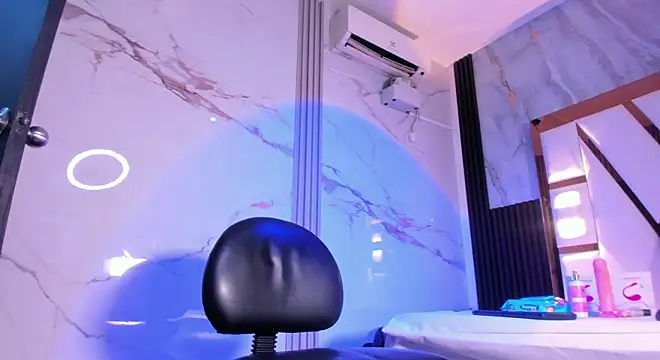 Snapshot of amber_diior chatting on 11/13/25, 01:42 amber diior online show from 11/13/25, 01:42