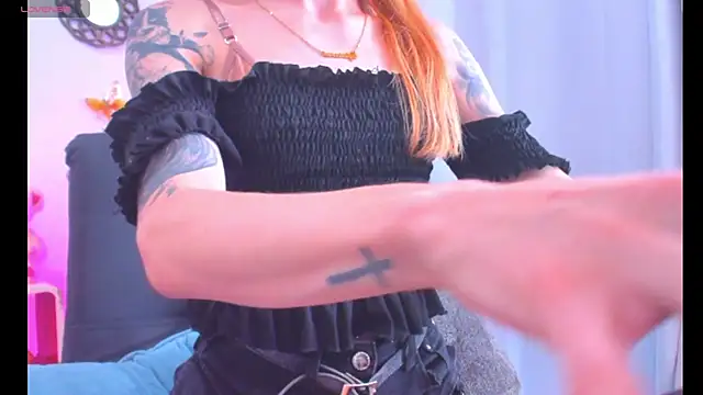 Snapshot of GabbyHills chatting on 12/14/25, 01:39 GabbyHills online show from 12/14/25, 01:39