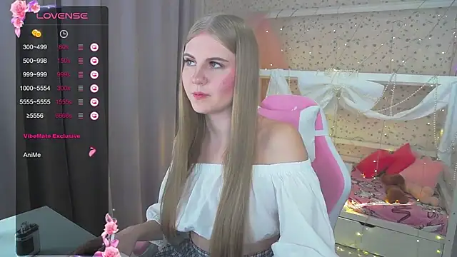 Snapshot of Miss_Esmiie chatting on 12/28/24, 04:08 Miss Esmiie online show from 12/28/24, 04:08