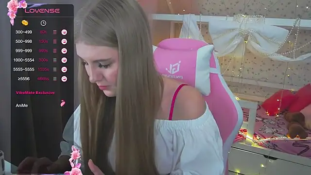 Snapshot of Miss_Esmiie chatting on 12/28/24, 07:11 Miss Esmiie online show from 12/28/24, 07:11