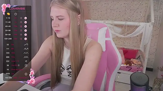 Snapshot of Miss_Esmiie chatting on 01/03/25, 04:11 Miss Esmiie online show from 01/03/25, 04:11