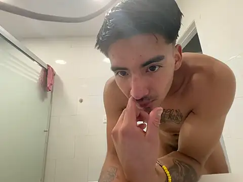 GIOOOO568 online show from 10/24/25, 03:49