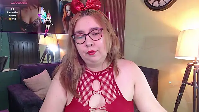 chloe prg online show from 11/12/25, 02:54