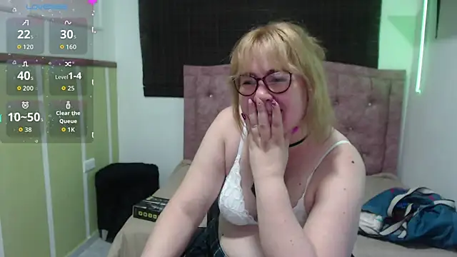 Snapshot of chloe_prg chatting on 05/12/26, 11:22 chloe prg online show from 05/12/26, 11:22