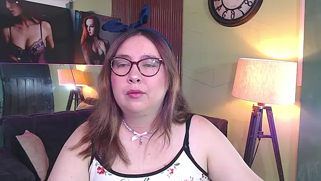 chloe prg online show from 09/18/25, 05:54