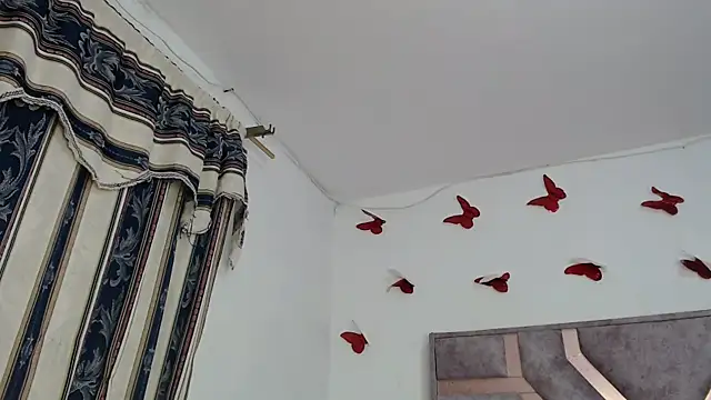 Snapshot of Anny_Fox- chatting on 09/26/25, 02:51 Anny Fox- online show from 09/26/25, 02:51