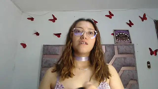 Snapshot of Anny_Fox- chatting on 10/24/25, 03:49 Anny Fox- online show from 10/24/25, 03:49