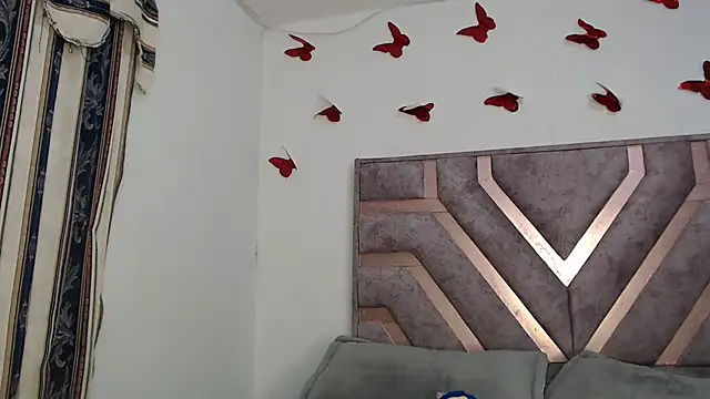 Snapshot of Anny_Fox- chatting on 09/12/25, 02:01 Anny Fox- online show from 09/12/25, 02:01