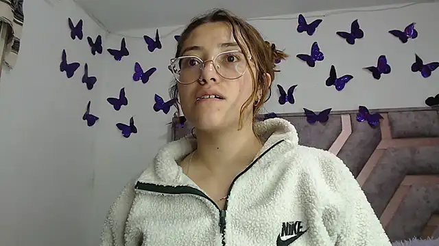 Snapshot of Anny_Fox- chatting on 11/22/25, 02:54 Anny Fox- online show from 11/22/25, 02:54