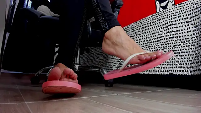 Snapshot of Keiny-Rave chatting on 10/30/25, 06:16 Keiny-Rave online show from 10/30/25, 06:16