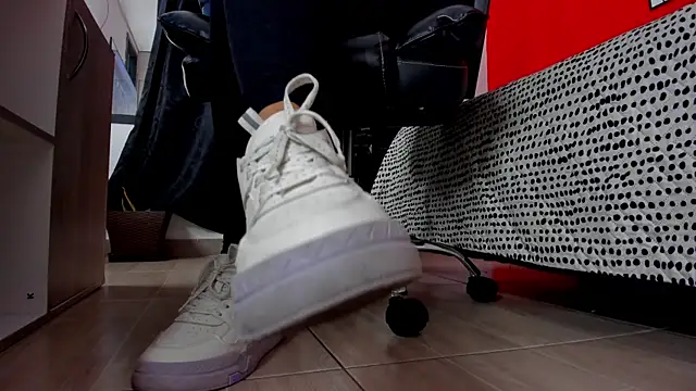 Snapshot of Keiny-Rave chatting on 10/05/25, 01:40 Keiny-Rave online show from 10/05/25, 01:40