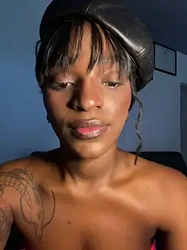 Snapshot of Zizi-campbel chatting on 02/05/25, 10:11 Zizi-campbel online show from 02/05/25, 10:11