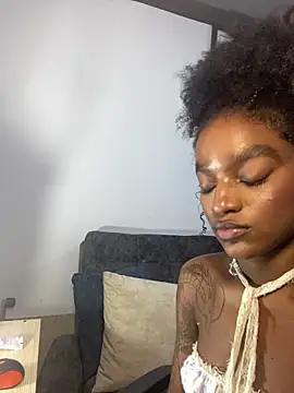 Snapshot of Zizi-campbel chatting on 03/13/25, 12:02 Zizi-campbel online show from 03/13/25, 12:02