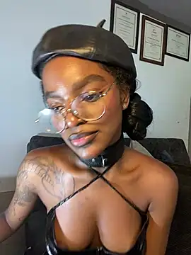 Snapshot of Zizi-campbel chatting on 03/09/25, 04:11 Zizi-campbel online show from 03/09/25, 04:11