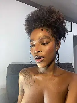 Snapshot of Zizi-campbel chatting on 03/13/25, 08:26 Zizi-campbel online show from 03/13/25, 08:26