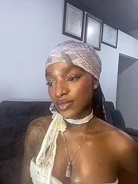 Snapshot of Zizi-campbel chatting on 03/08/25, 10:00 Zizi-campbel online show from 03/08/25, 10:00