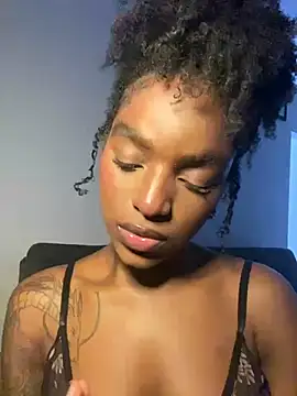 Snapshot of Zizi-campbel chatting on 02/09/25, 12:28 Zizi-campbel online show from 02/09/25, 12:28