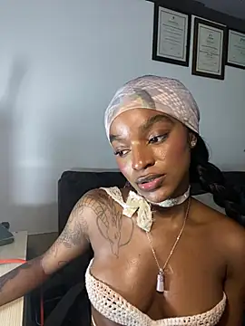 Snapshot of Zizi-campbel chatting on 03/08/25, 01:03 Zizi-campbel online show from 03/08/25, 01:03