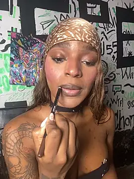 Snapshot of Zizi-campbel chatting on 12/02/25, 09:00 Zizi-campbel online show from 12/02/25, 09:00