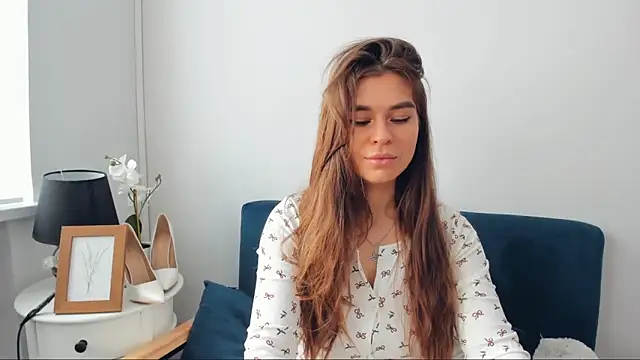 Snapshot of CamilaAmazing chatting on 10/13/25, 11:01 CamilaAmazing online show from 10/13/25, 11:01