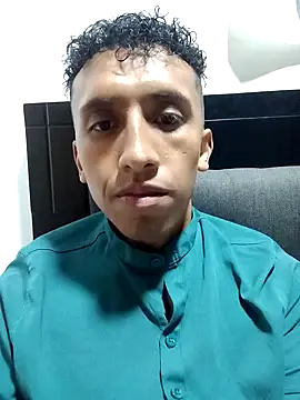 Snapshot of Alex-col chatting on 12/22/24, 12:07 Alex-col online show from 12/22/24, 12:07