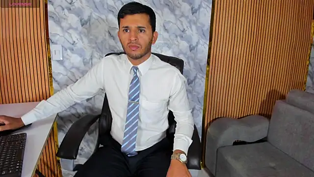 Snapshot of Hideintheoffice chatting on 09/17/25, 11:34 Hideintheoffice online show from 09/17/25, 11:34