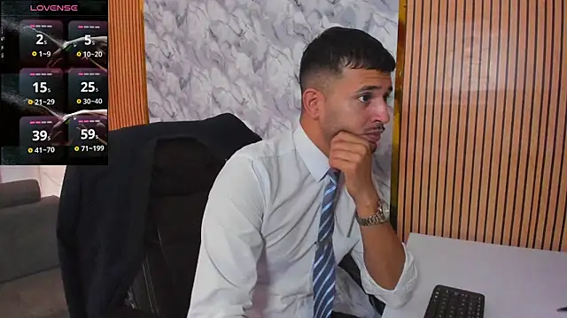 Hideintheoffice online show from 11/12/25, 12:20