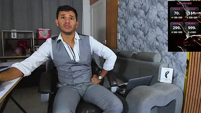 Hideintheoffice online show from 02/03/26, 06:22