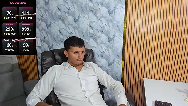 Hideintheoffice online show from 11/06/25, 03:43