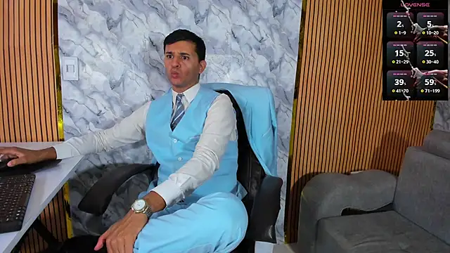 Snapshot of Hideintheoffice chatting on 09/19/25, 10:58 Hideintheoffice online show from 09/19/25, 10:58