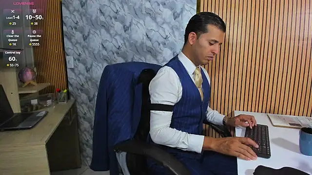 Hideintheoffice online show from 04/07/26, 03:30