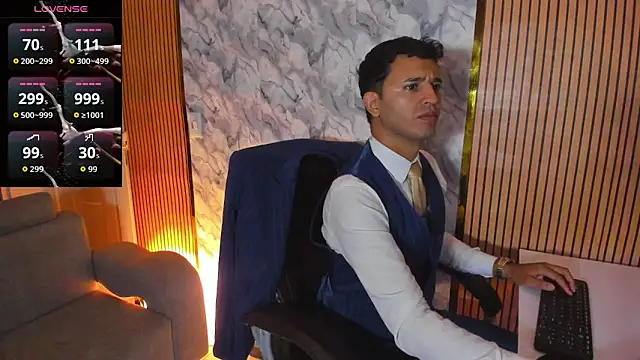 Snapshot of Hideintheoffice chatting on 10/11/25, 11:50 Hideintheoffice online show from 10/11/25, 11:50